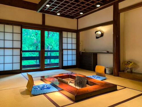人里バス停・兜家旅館・檜原都民の森