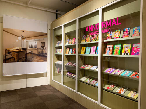 今日のお目当ては世田谷文学館で開催中の安野モヨコ展「ANNORMAL」。